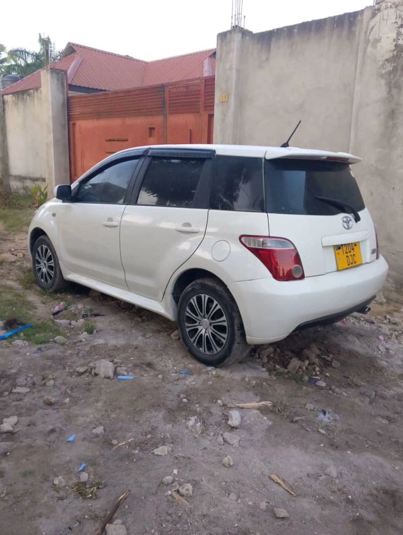 Toyota Ist DJC Full AC 1290 CC thumbnail 6