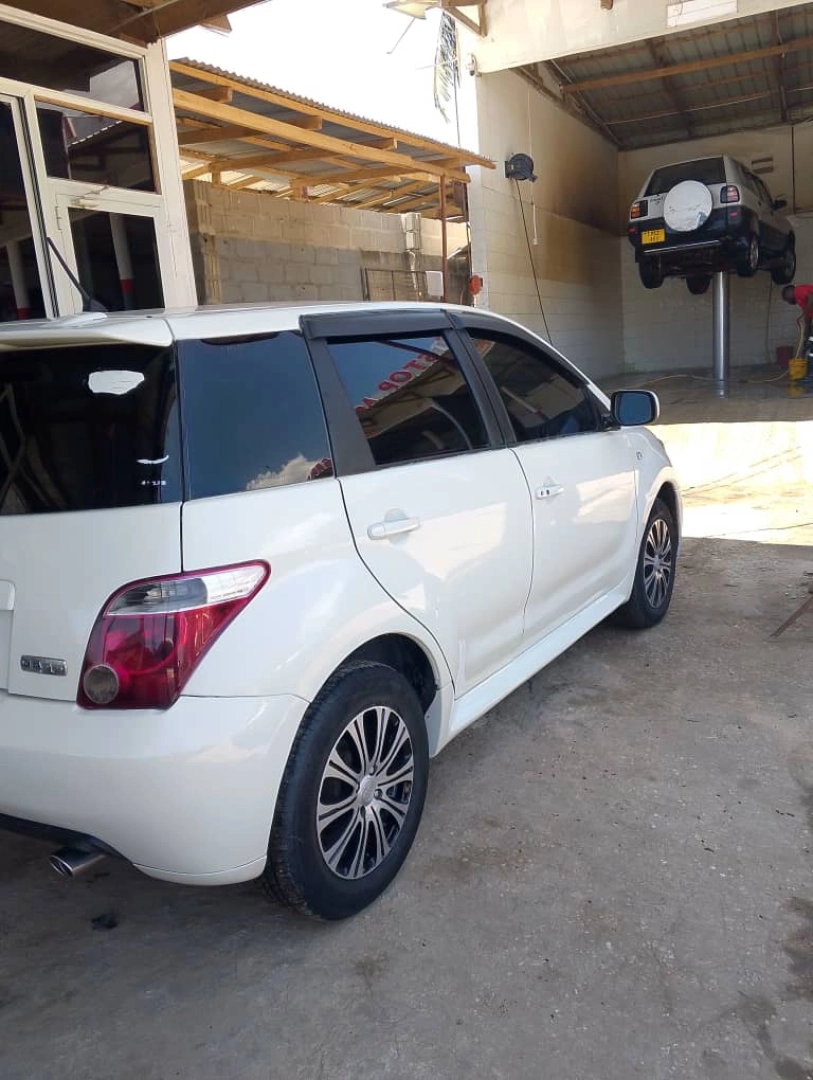 Toyota Ist DJC Full AC 1290 CC thumbnail 7
