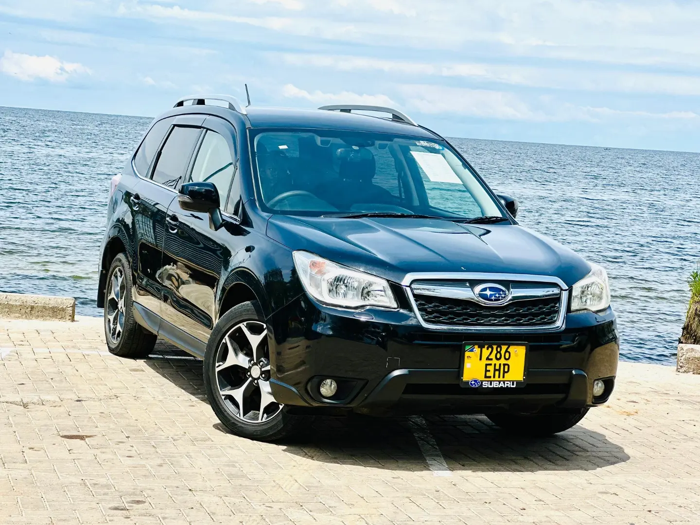 Black Subaru Forester 2013, 1990cc thumbnail 2