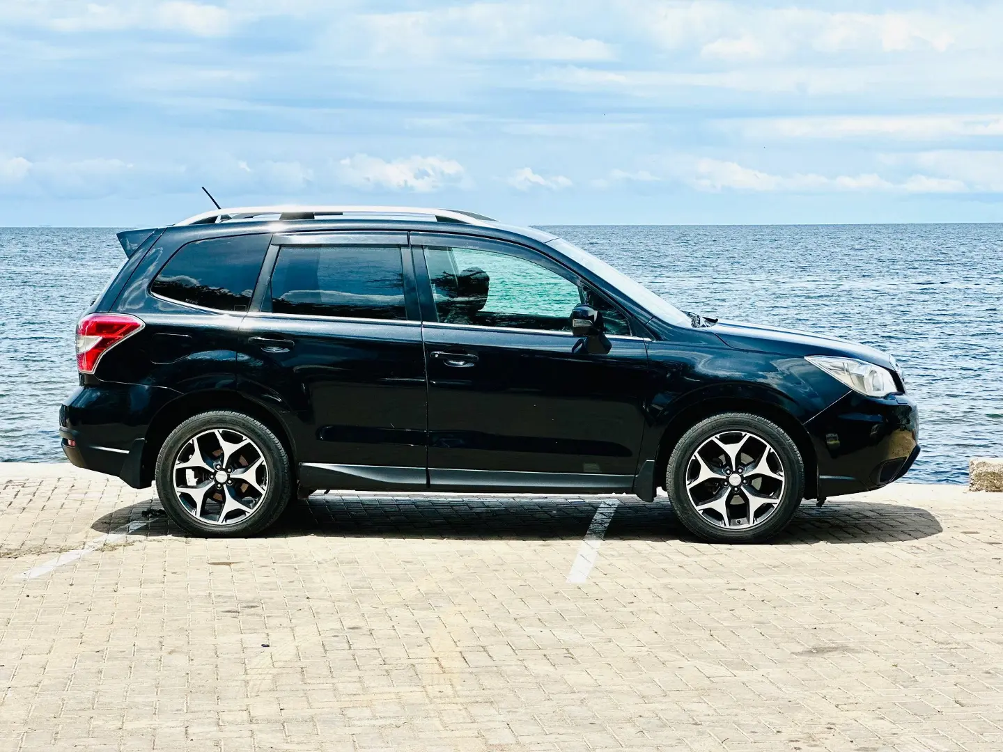 Black Subaru Forester 2013, 1990cc thumbnail 3