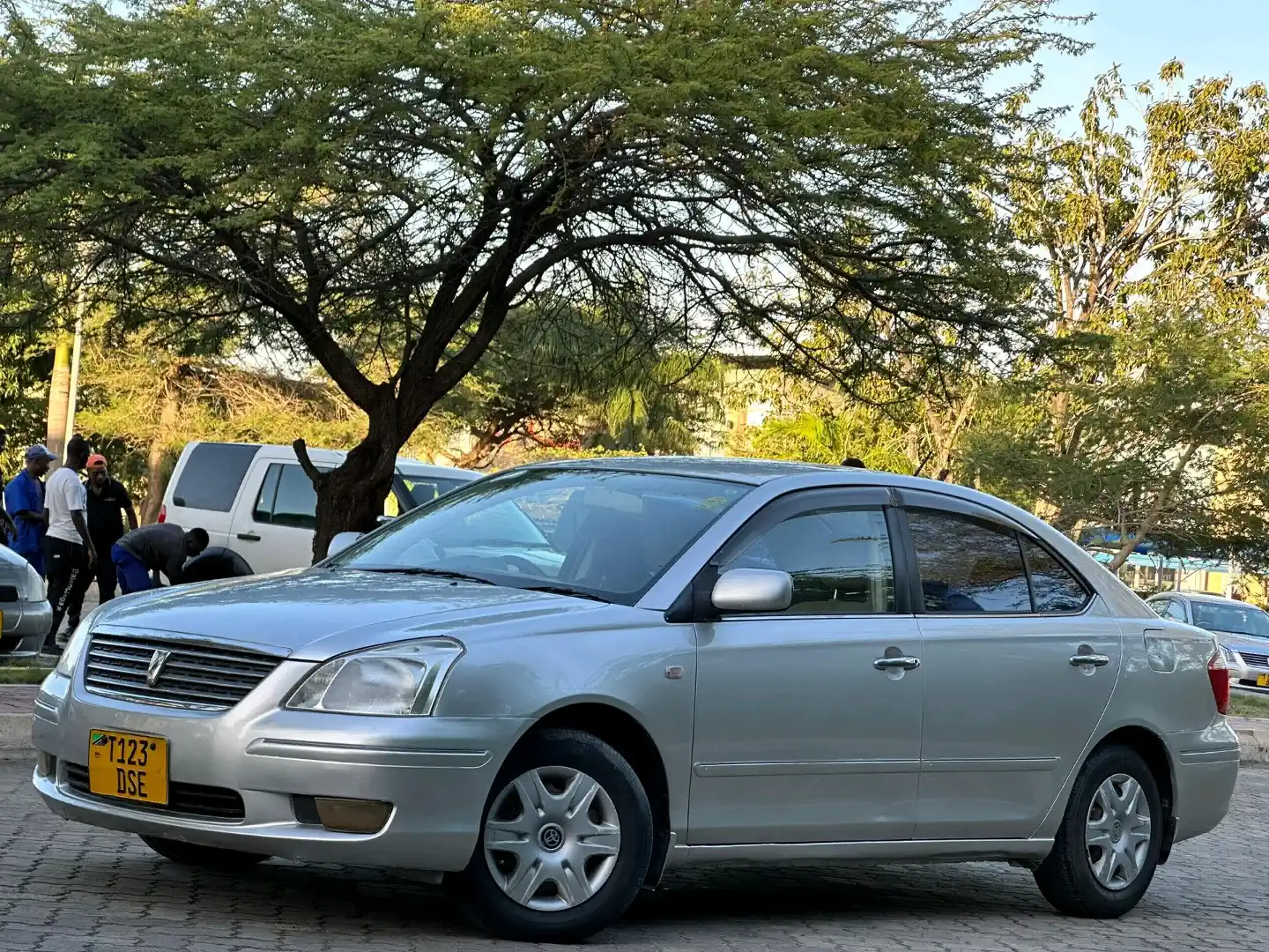 Toyota Premio F 2005 Silver - Low Mileage thumbnail 2