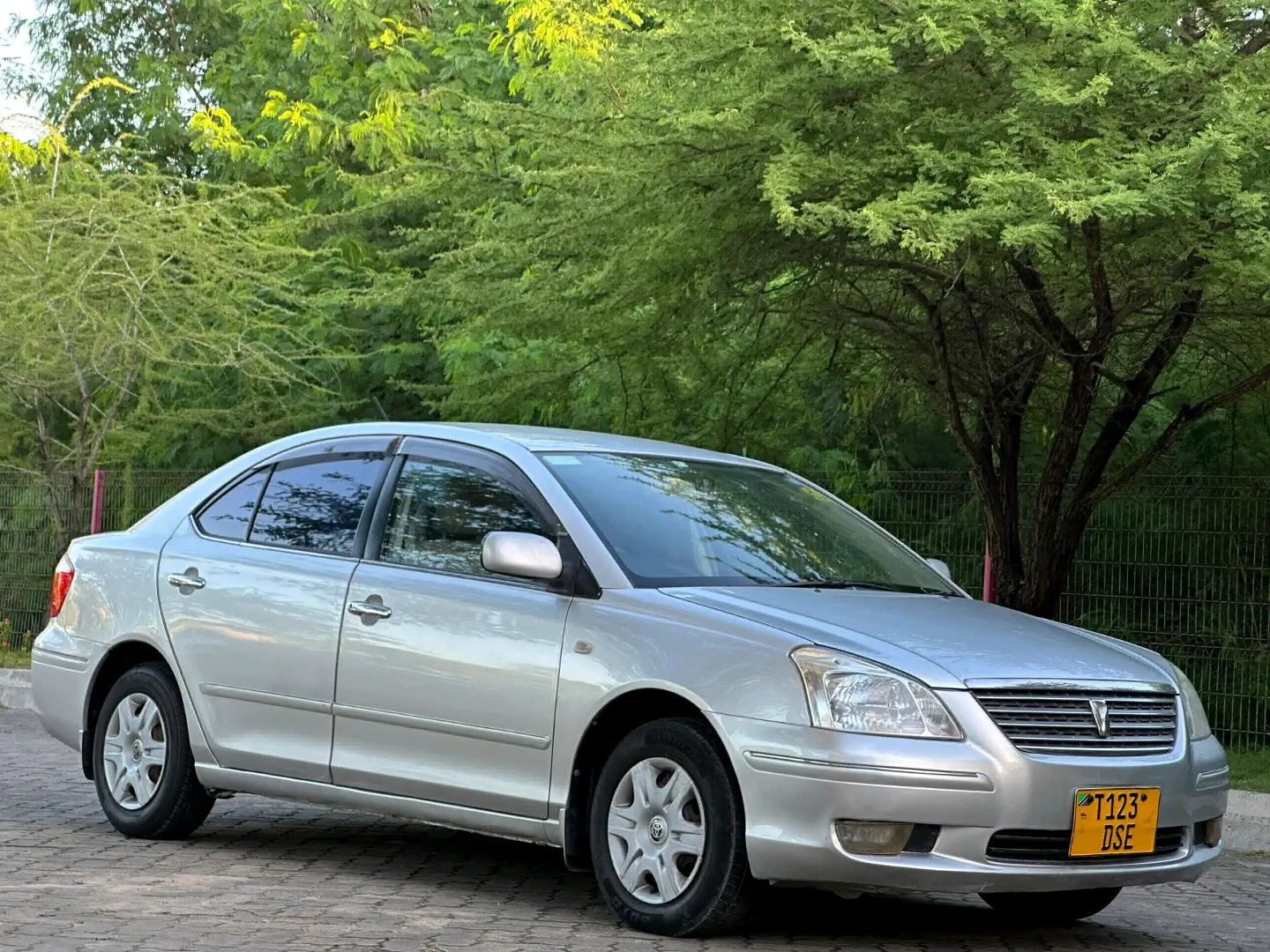 Toyota Premio F 2005 Silver - Low Mileage thumbnail 3