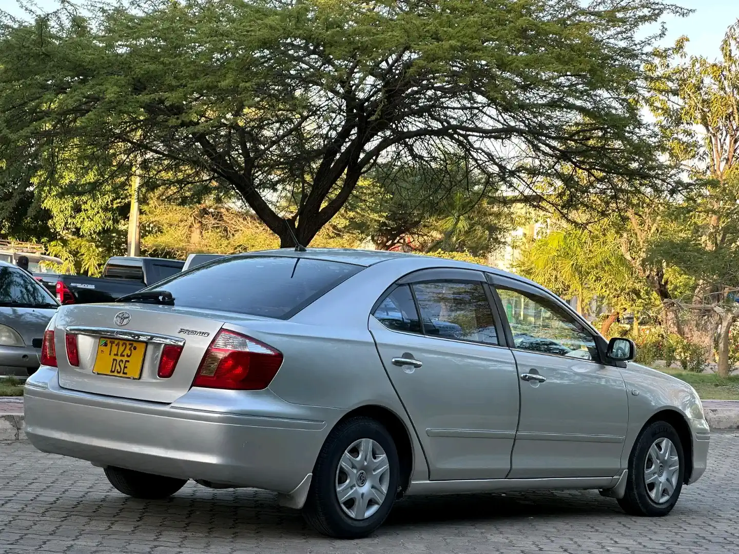 Toyota Premio F 2005 Silver - Low Mileage thumbnail 4