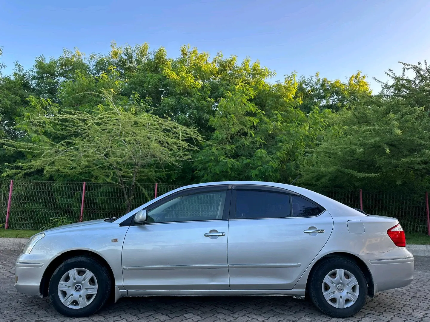 Toyota Premio F 2005 Silver - Low Mileage thumbnail 6