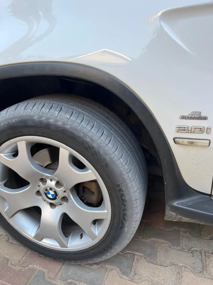 BMW X5 SUV (White) thumbnail 6