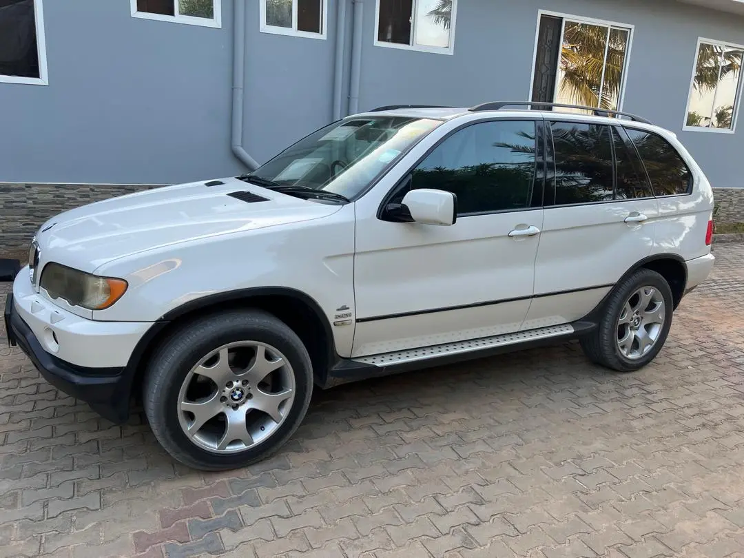 BMW X5 SUV (White) thumbnail 7