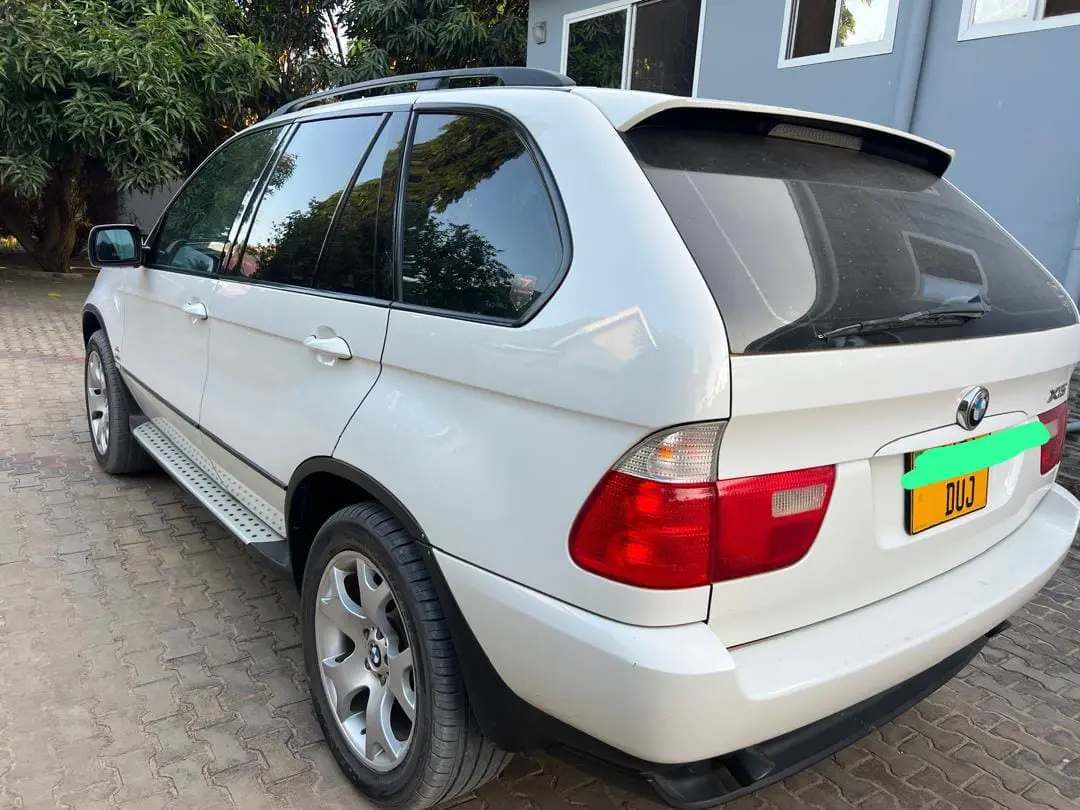 BMW X5 SUV (White) thumbnail 8