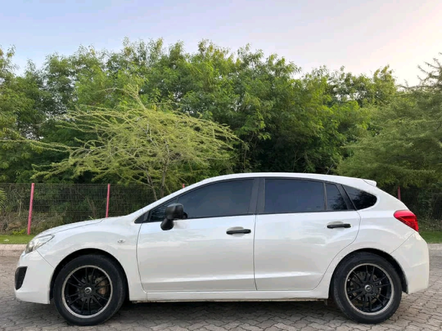 Subaru Impreza 2013 Pearl White for Sale DSM thumbnail 3