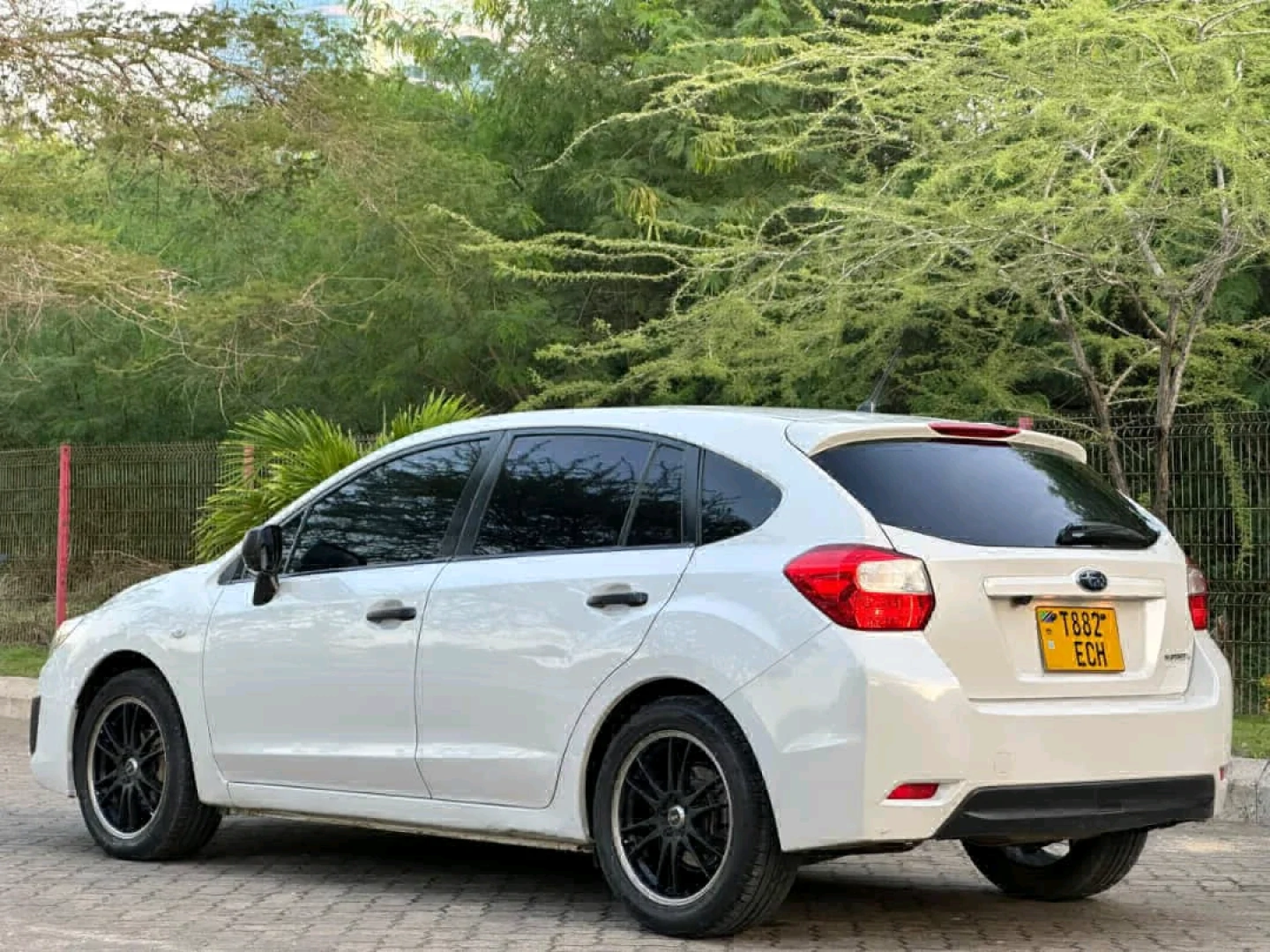 Subaru Impreza 2013 Pearl White for Sale DSM thumbnail 4