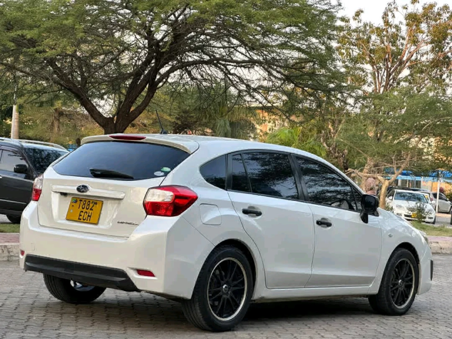 Subaru Impreza 2013 Pearl White for Sale DSM thumbnail 5