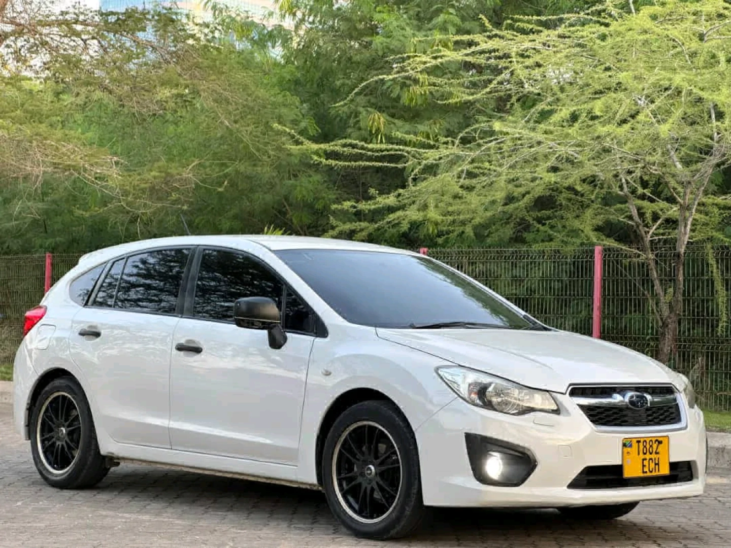 Subaru Impreza 2013 Pearl White for Sale DSM thumbnail 6
