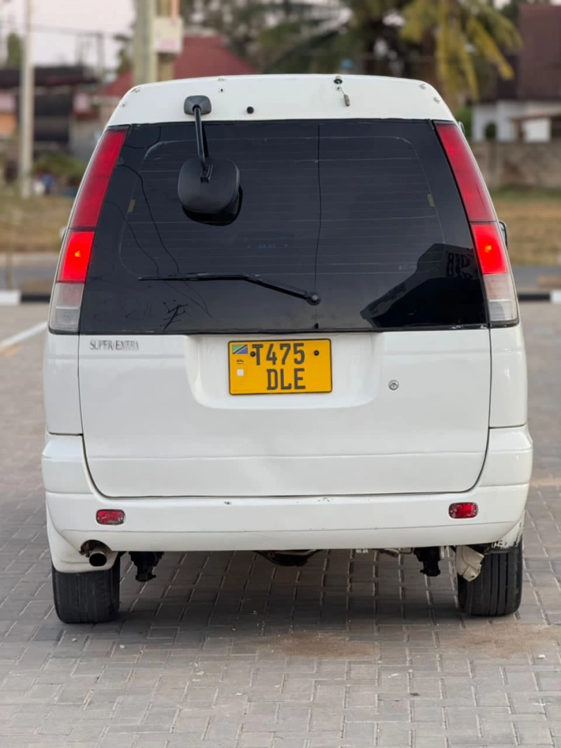 Used Toyota Noah SR40 Minivan Full AC thumbnail 2