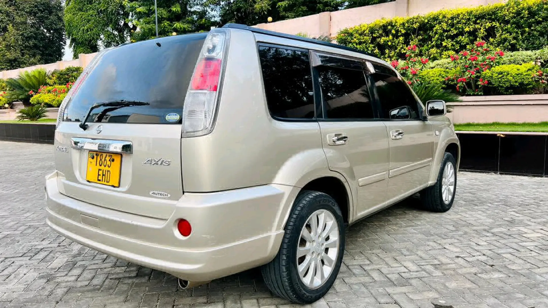 Nissan X-Trail SUV T 863 EHD thumbnail 3