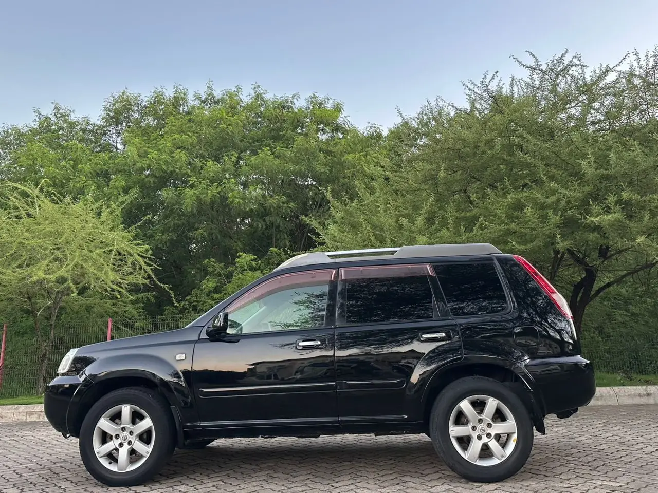 Nissan X-Trail 2005/6 SUV thumbnail 4
