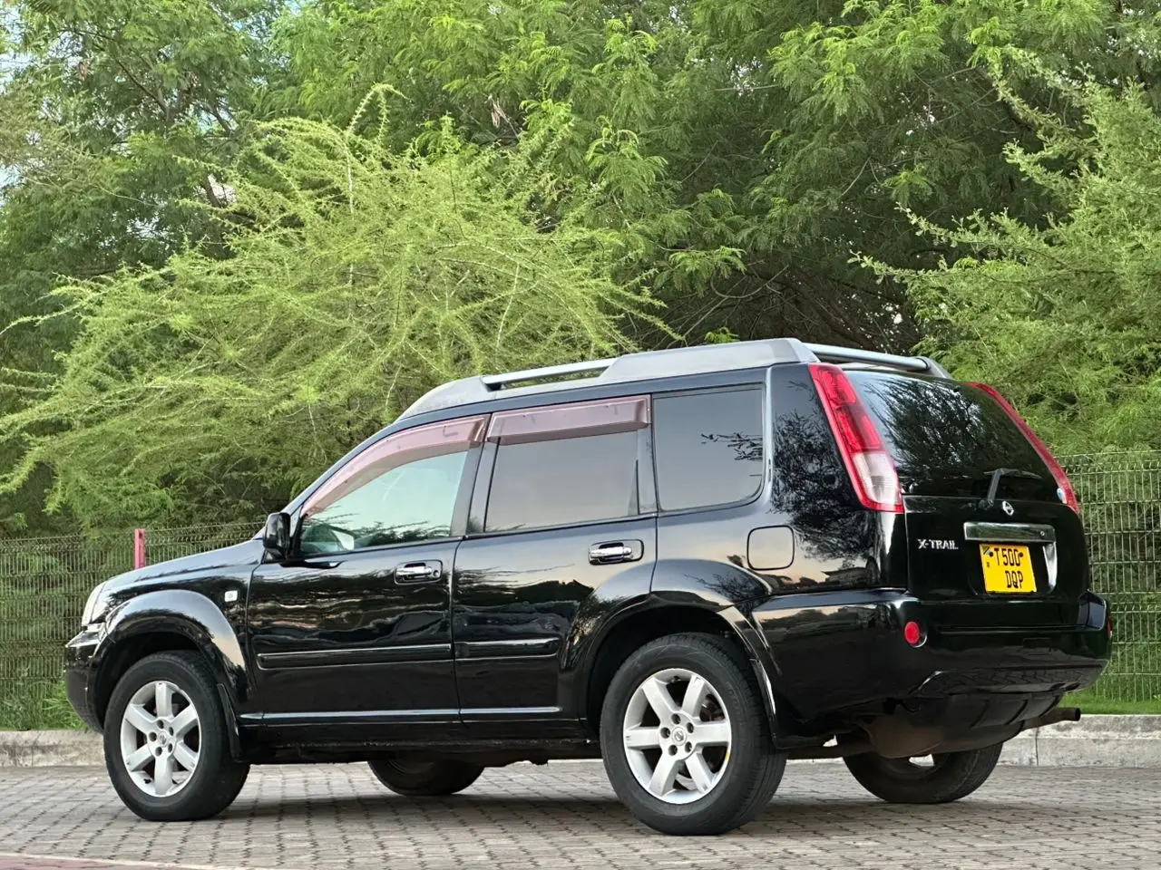 Nissan X-Trail 2005/6 SUV thumbnail 5