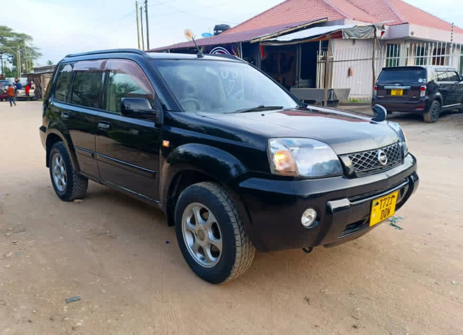 Black Nissan X-Trail SUV for Sale (1990cc) thumbnail 3