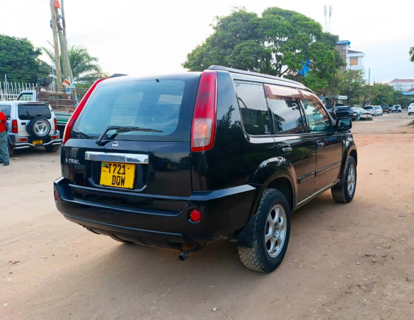 Black Nissan X-Trail SUV for Sale (1990cc) thumbnail 4