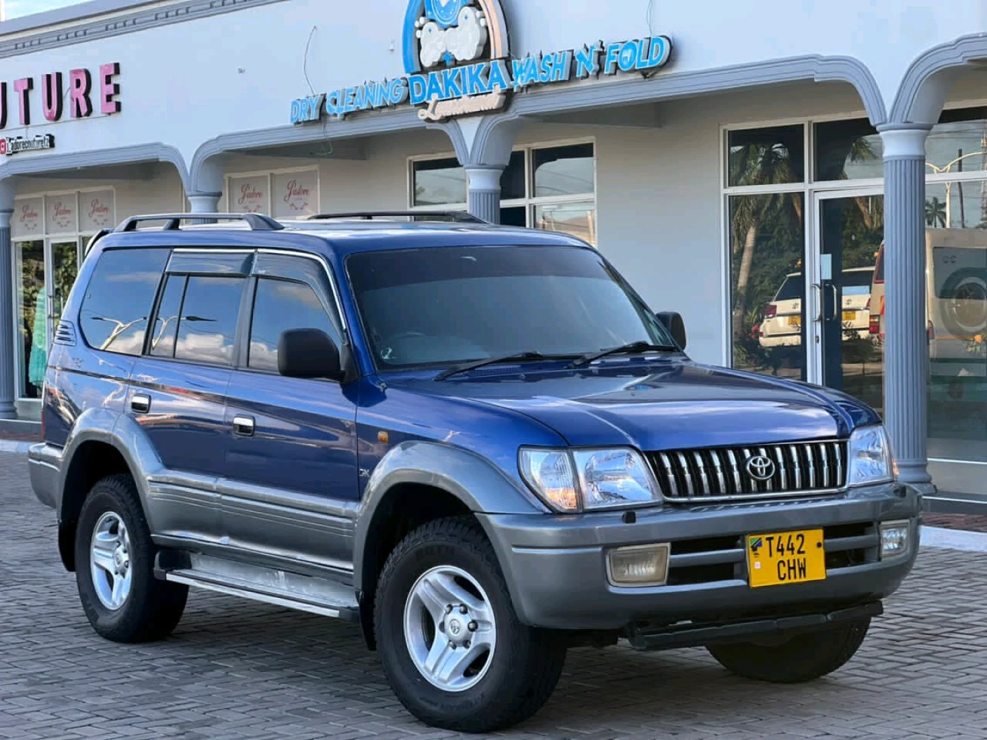 Toyota Prado TX SUV T442 CHW thumbnail 2