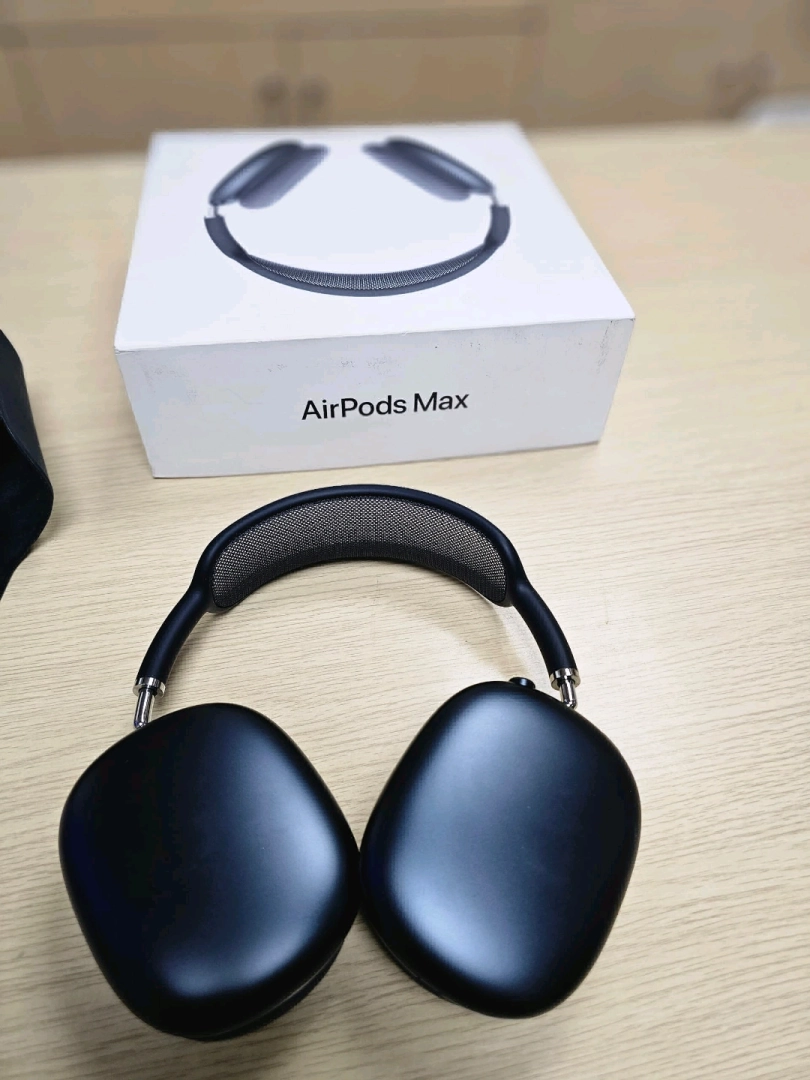 Apple AirPods Max Original Headphones thumbnail 2