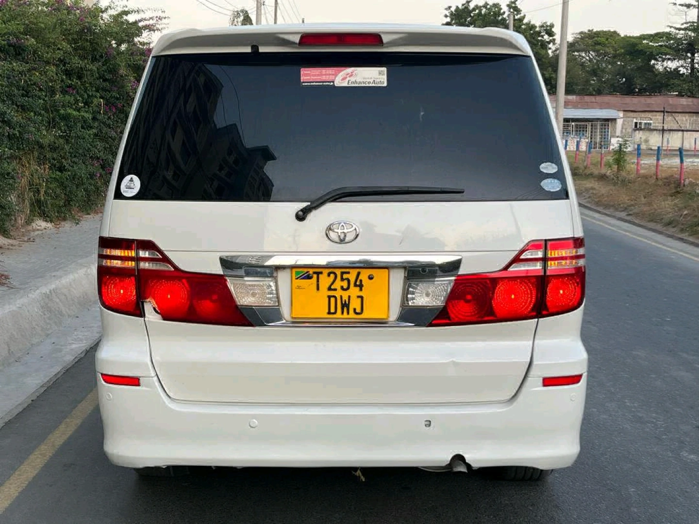 White Toyota Alphard Minivan thumbnail 2