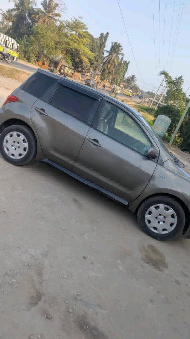 Toyota Ist Hatchback