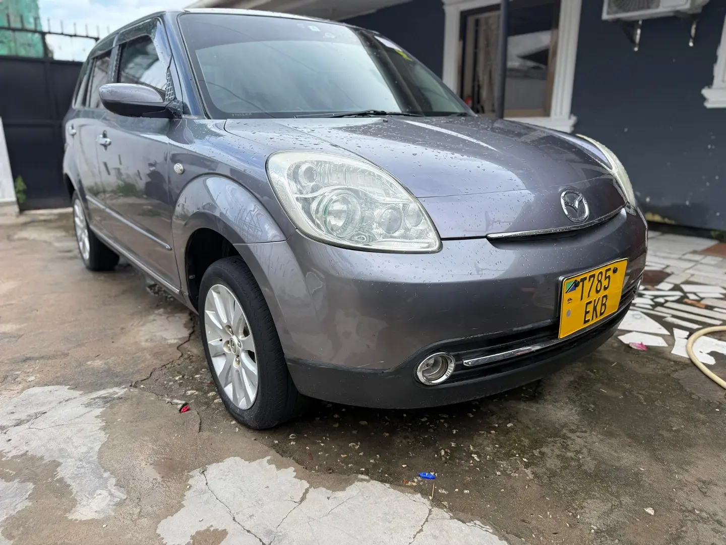 Mazda Verisa thumbnail 2