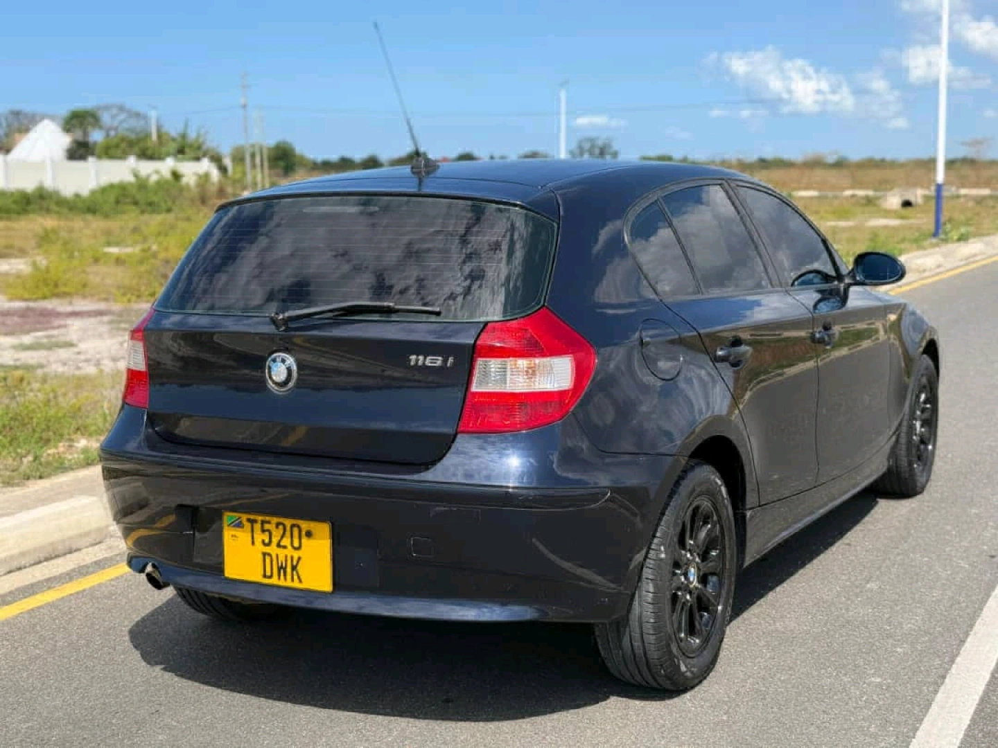 Black BMW 1 Series Hatchback 1990cc Full AC thumbnail 3