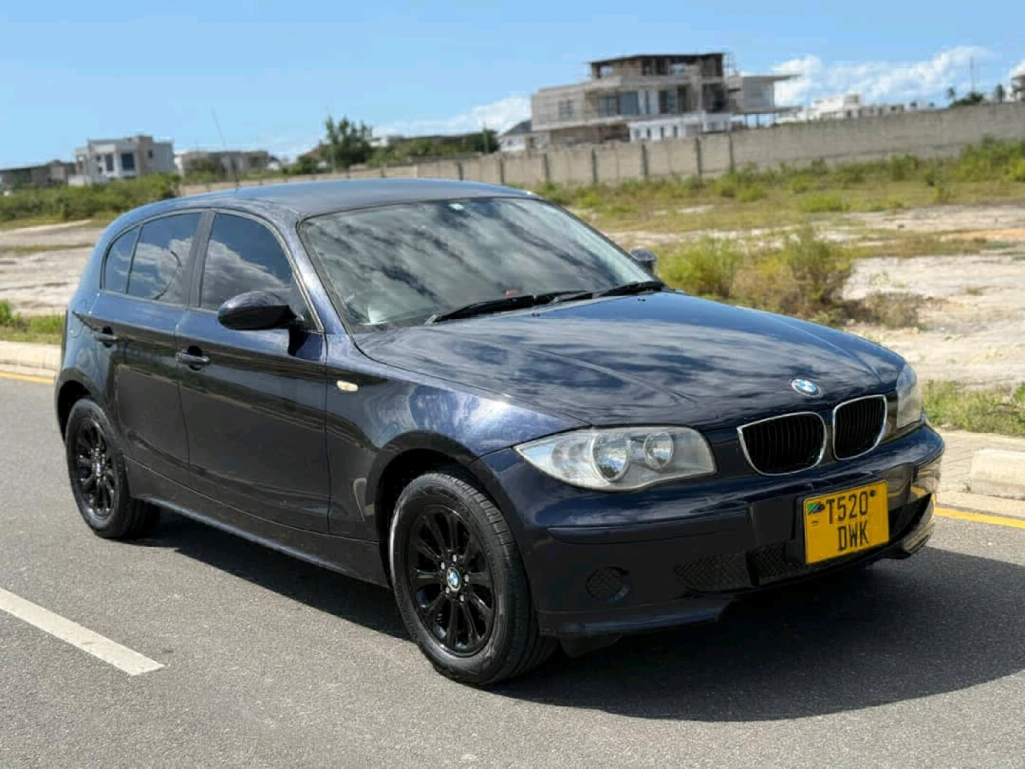 Black BMW 1 Series Hatchback 1990cc Full AC thumbnail 6