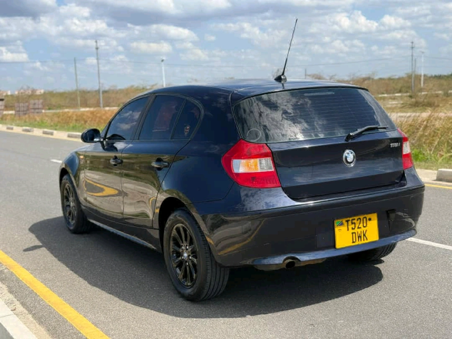 Black BMW 1 Series Hatchback 1990cc Full AC thumbnail 7