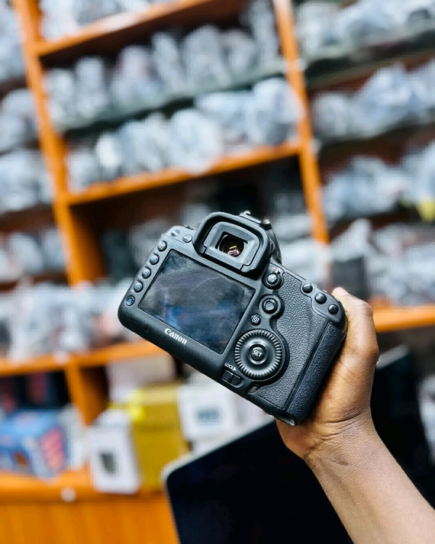 Canon 5D Mark III DSLR Camera thumbnail 2
