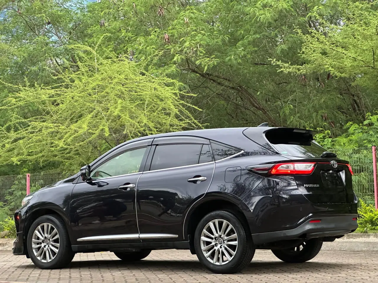 Toyota Harrier Anaconda 2017 thumbnail 4