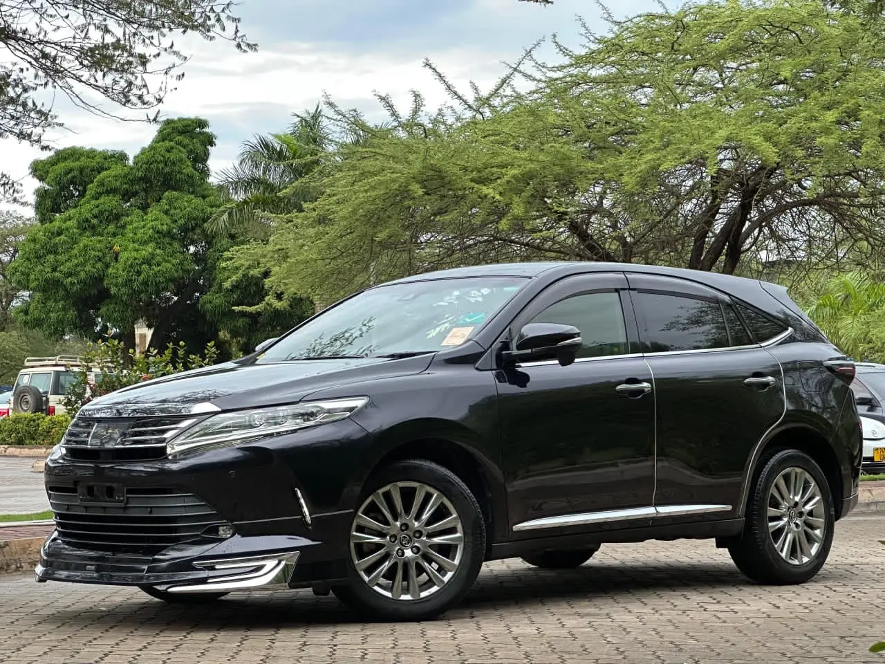 Toyota Harrier Anaconda 2017 thumbnail 5