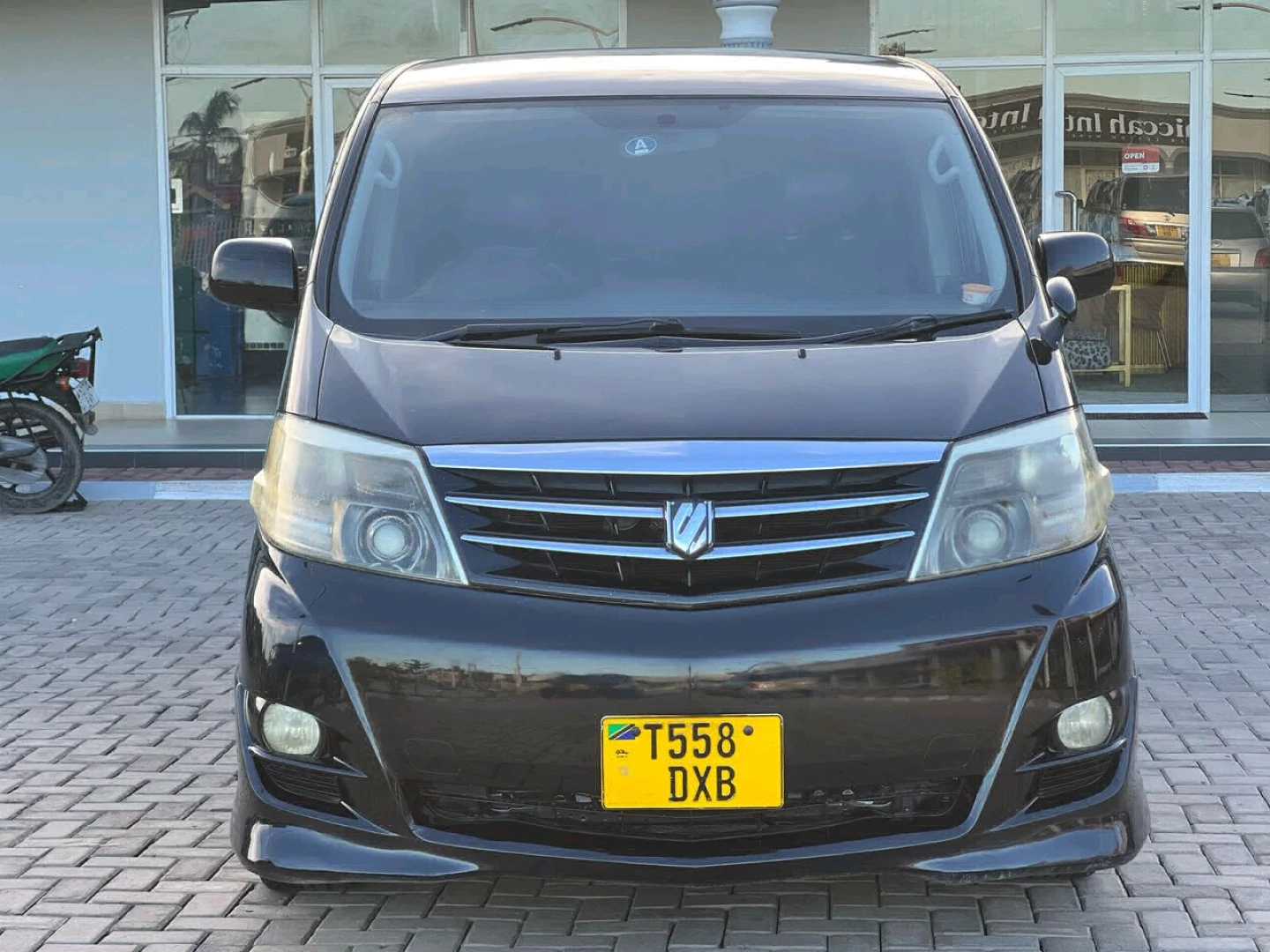Toyota Alphard DXB 2005 Automatic Minivan