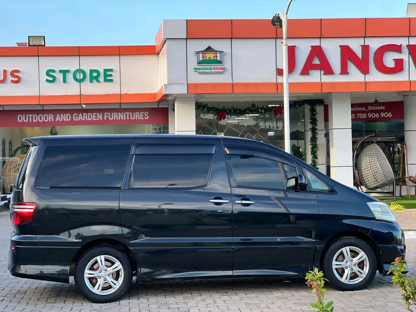 Toyota Alphard DXB 2005 Automatic Minivan thumbnail 2