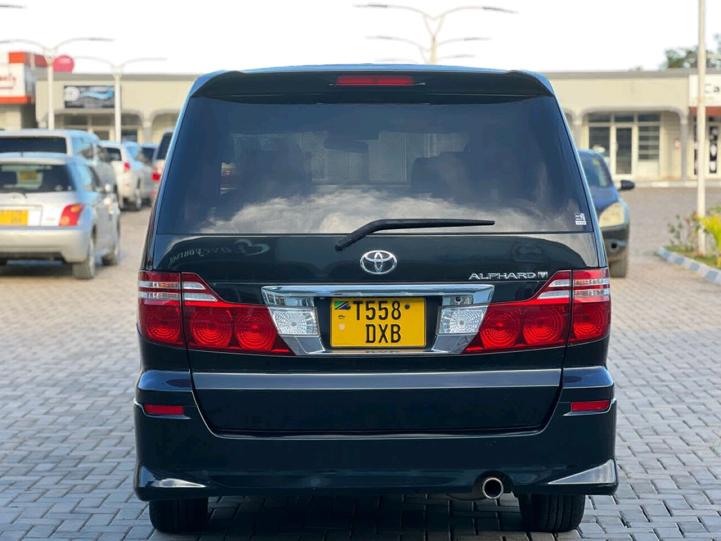Toyota Alphard DXB 2005 Automatic Minivan thumbnail 5