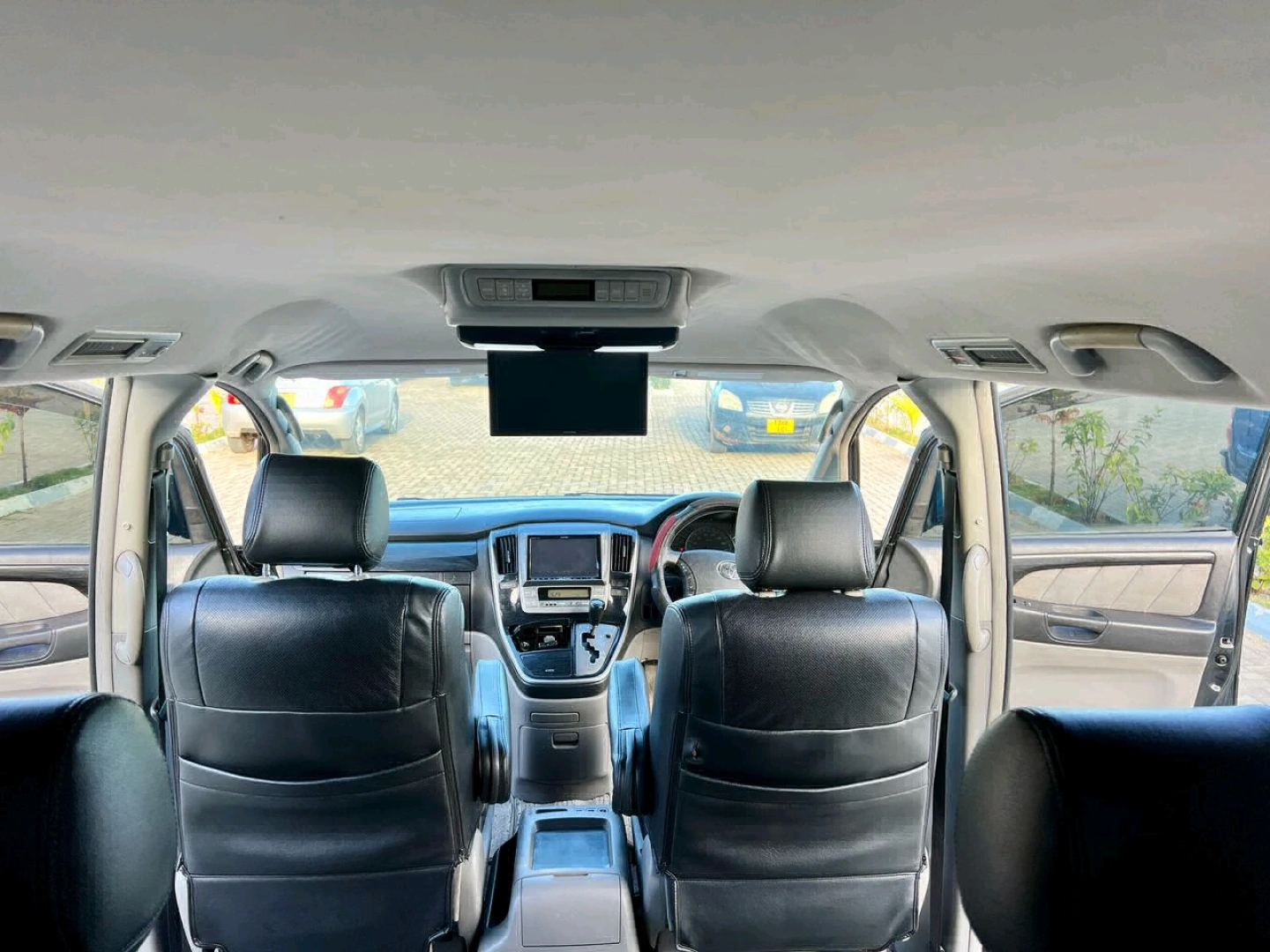 Toyota Alphard DXB 2005 Automatic Minivan thumbnail 7