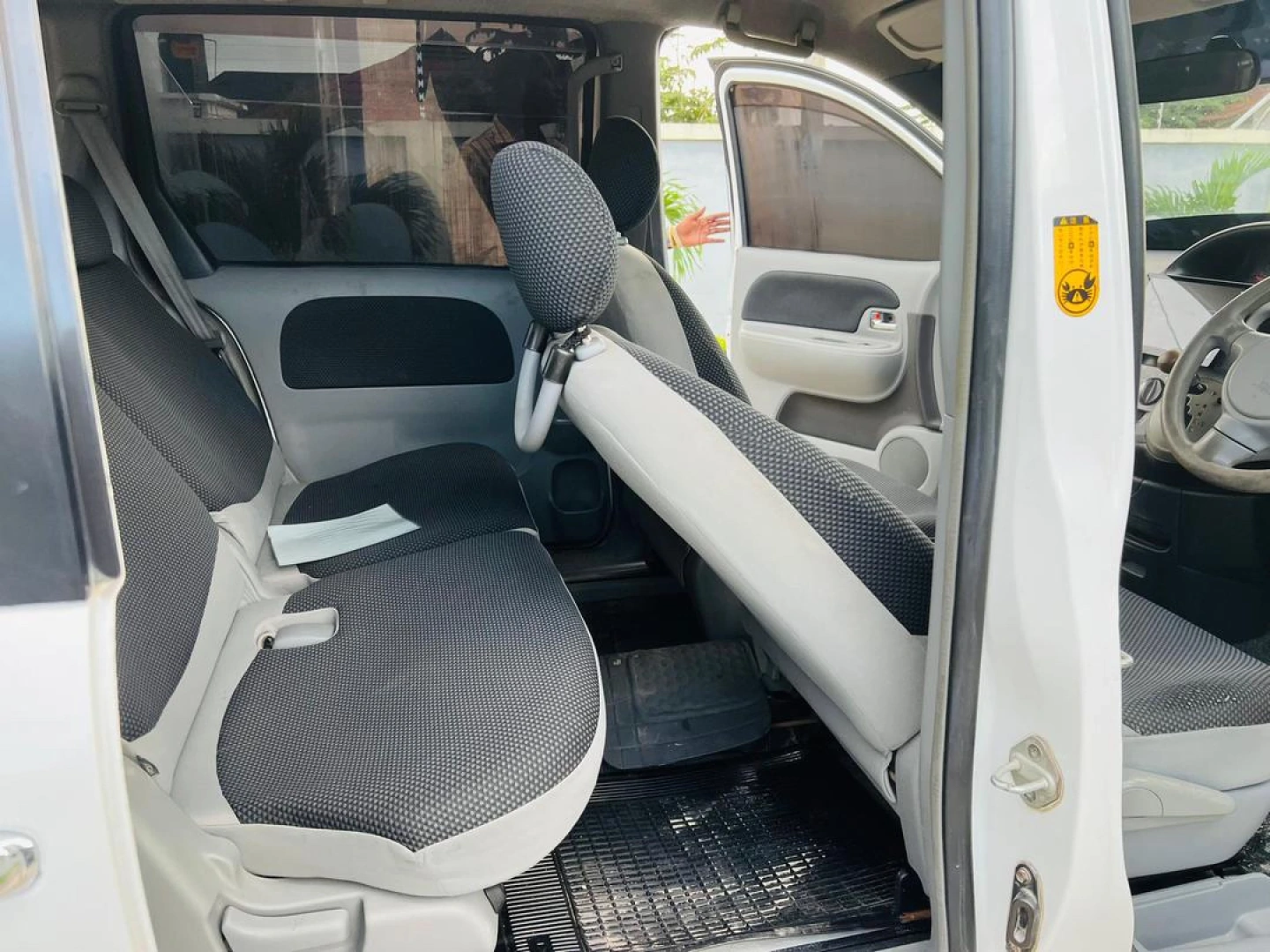 Used White Toyota Sienta Minivan (1490cc) thumbnail 2