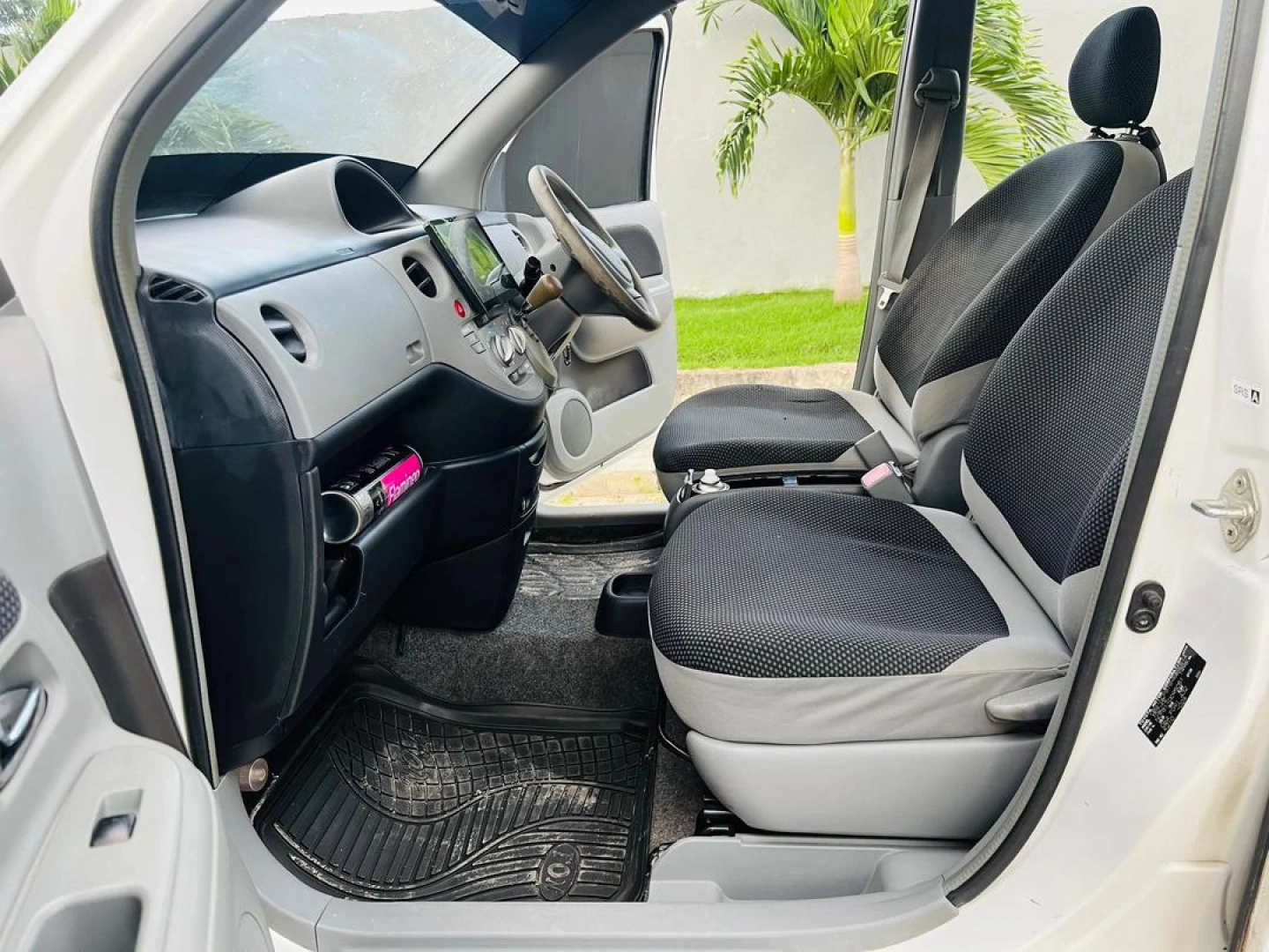 Used White Toyota Sienta Minivan (1490cc) thumbnail 7