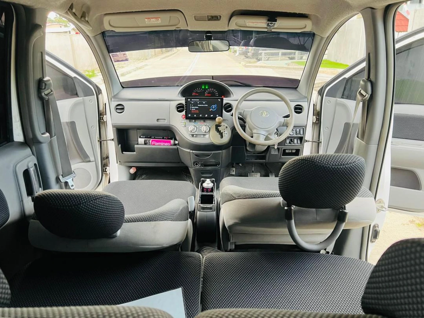 Used White Toyota Sienta Minivan (1490cc) thumbnail 8