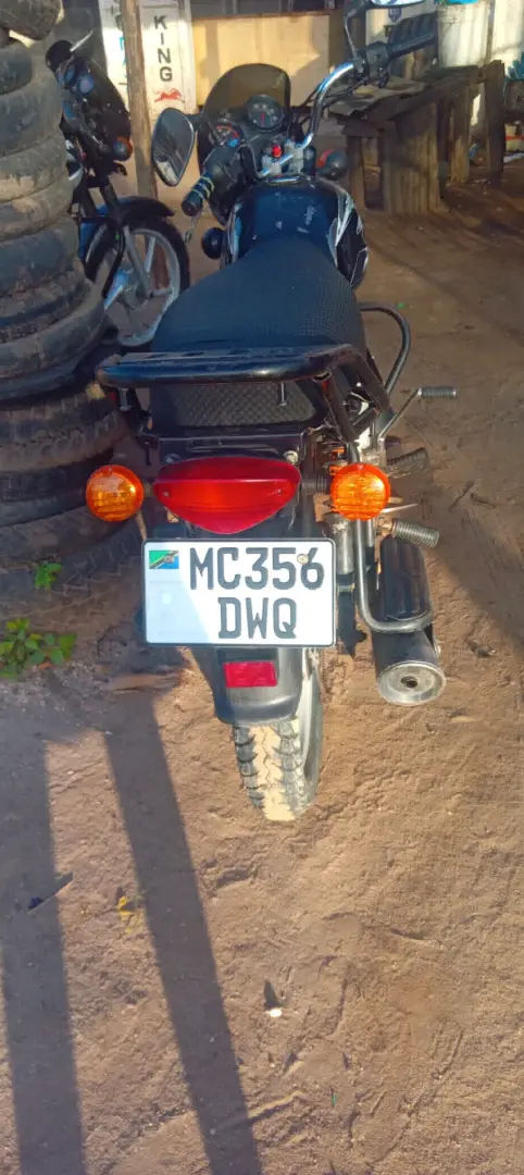 Bajaj Boxer Motorcycle (Boda Boda) thumbnail 2