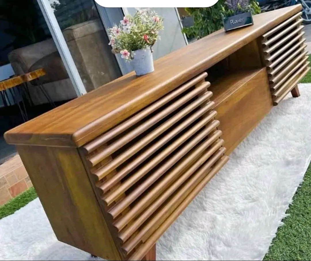 Wooden TV Showcase/Stand
