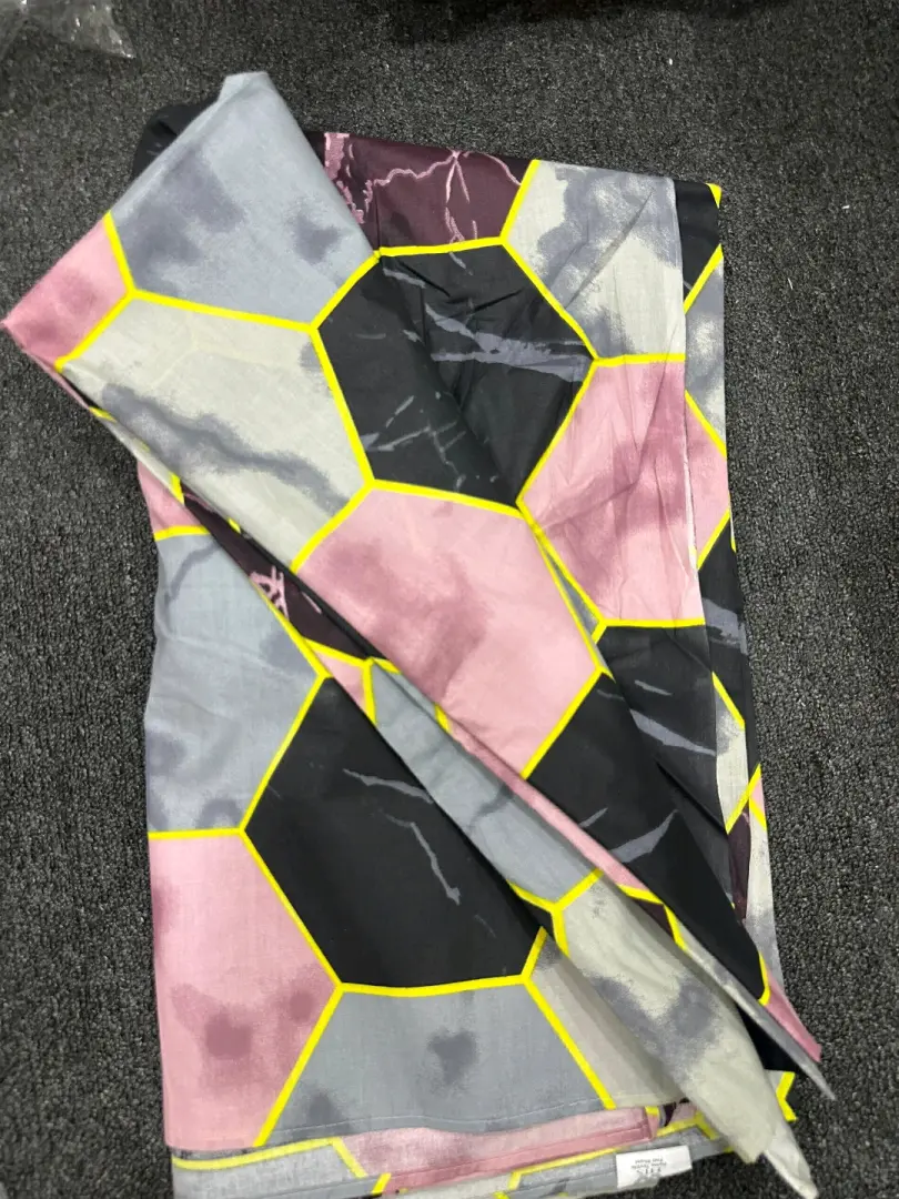 Shuka za Uganda Pamba Safi (2 Sheets + 4 Pillowcases) thumbnail 4
