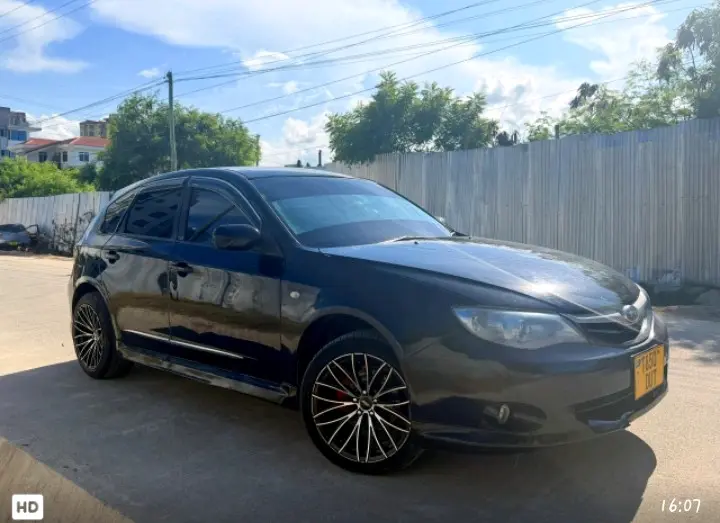 Subaru Hatchback - Black (DUT)