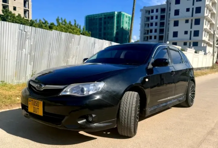 Subaru Hatchback - Black (DUT) thumbnail 2