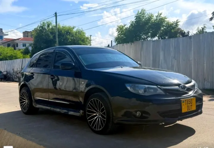 Subaru Hatchback - Black (DUT) thumbnail 4