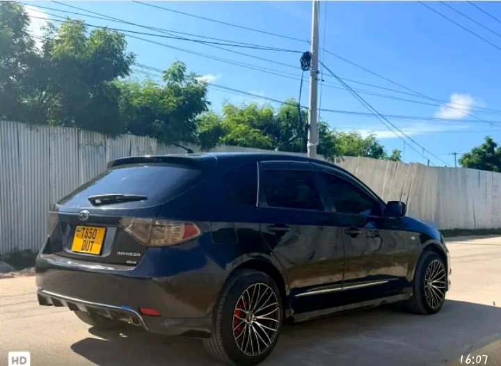 Subaru Hatchback - Black (DUT) thumbnail 5