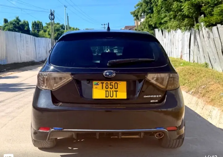 Subaru Hatchback - Black (DUT) thumbnail 8