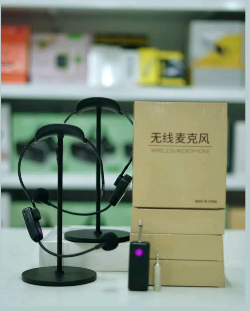 Double Wireless Microphone System with Headset