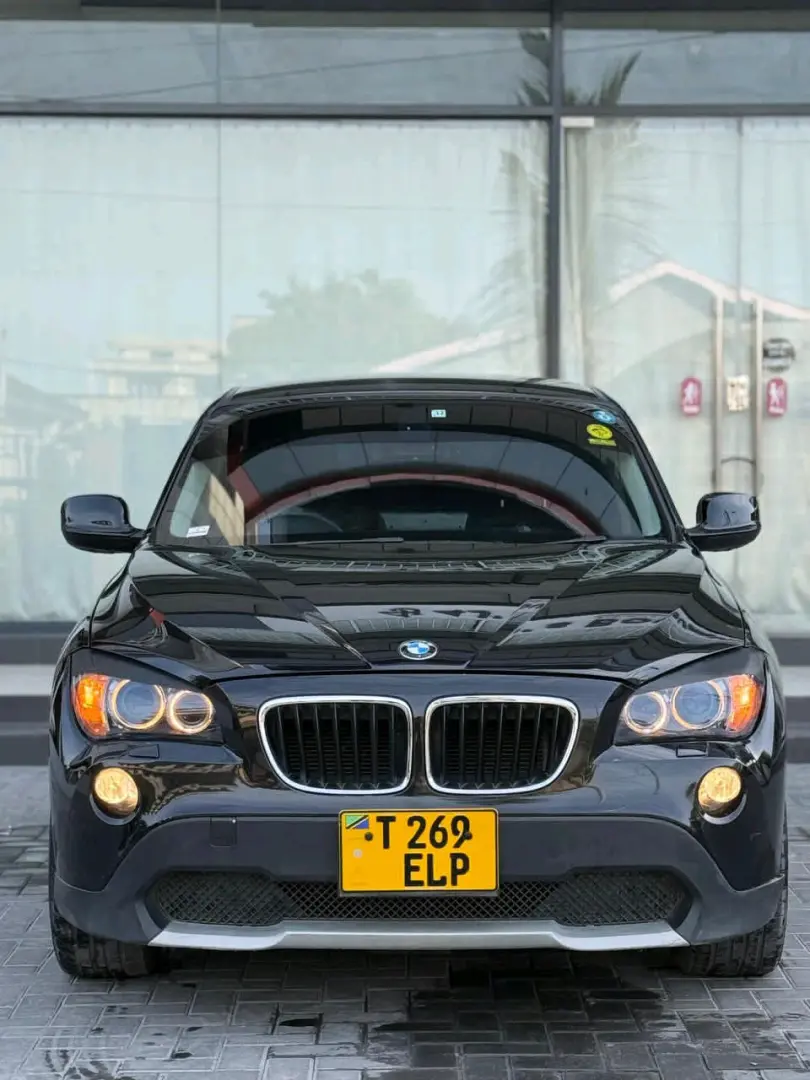 BMW X1 SUV 2011 Model, Black thumbnail 4