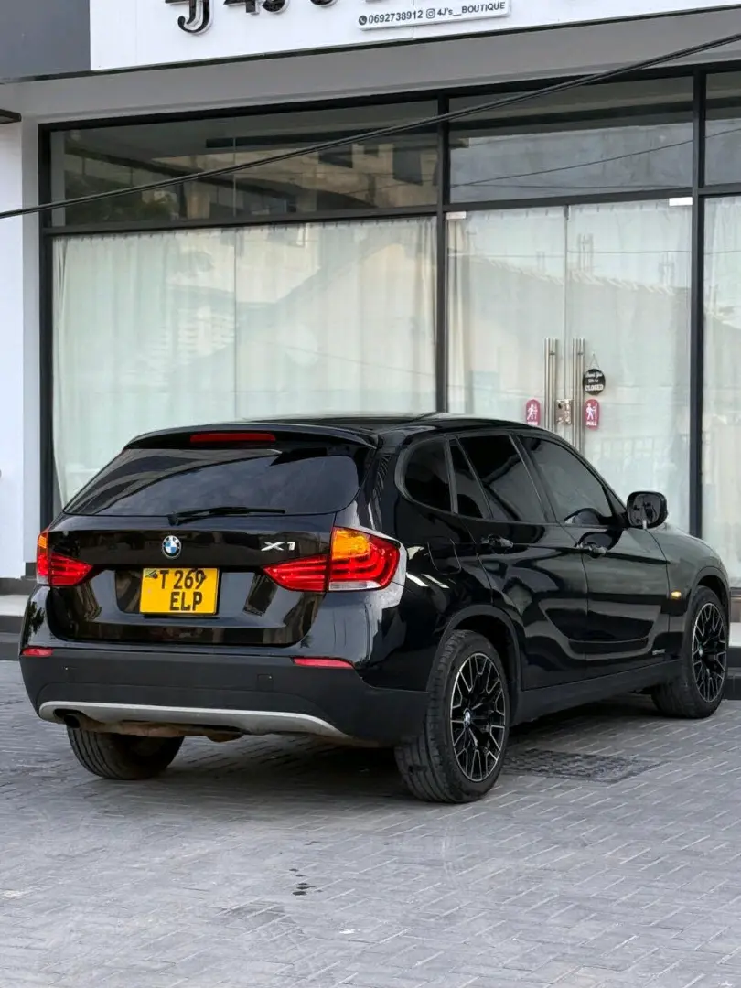 BMW X1 SUV 2011 Model, Black thumbnail 5